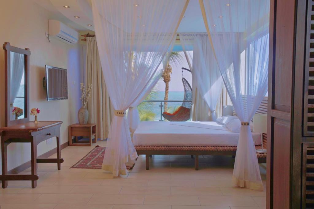 Cowrie Shell Beach Apartments Official Bamburi Room photo