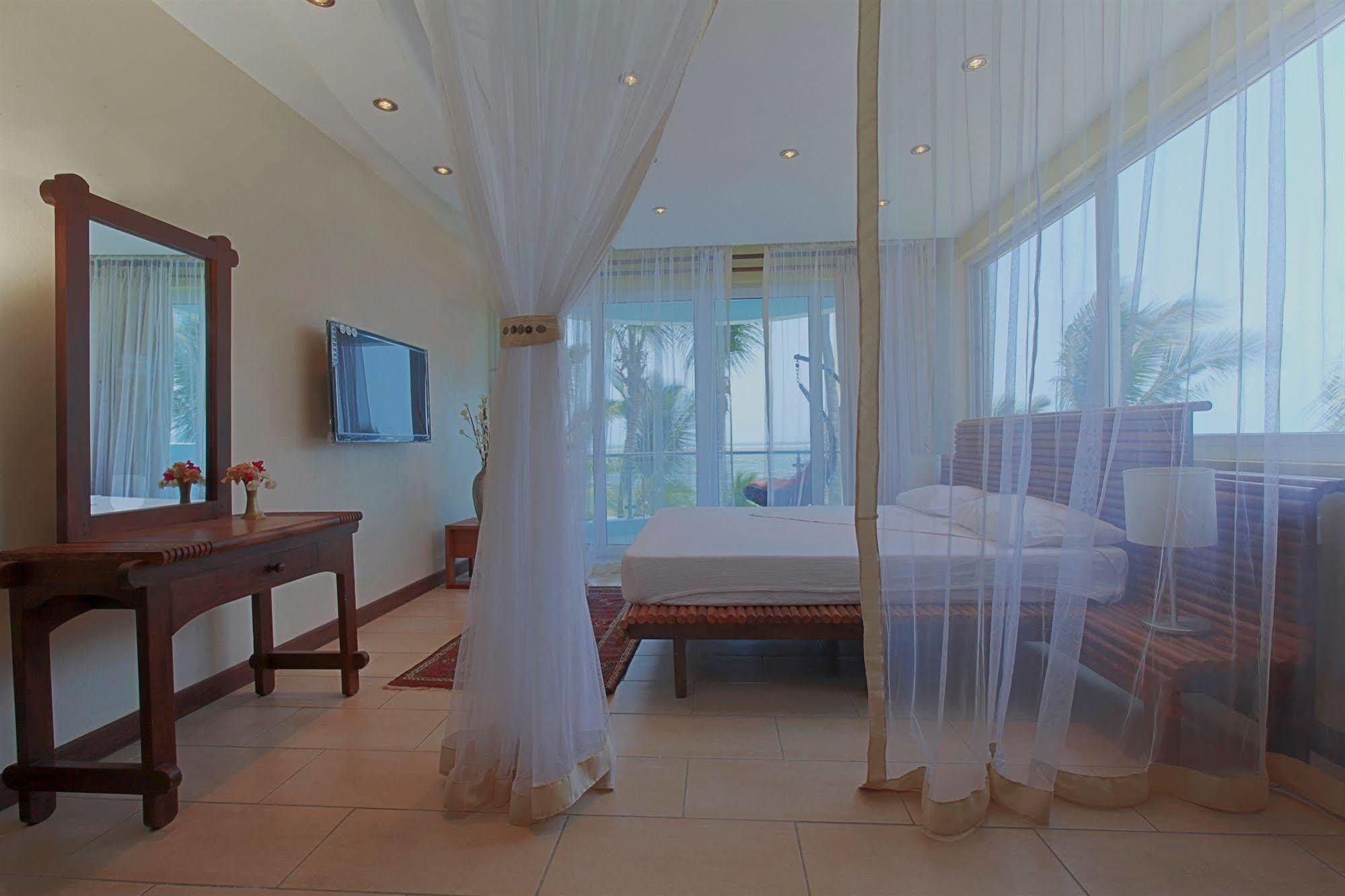 Cowrie Shell Beach Apartments Official Bamburi Exterior photo